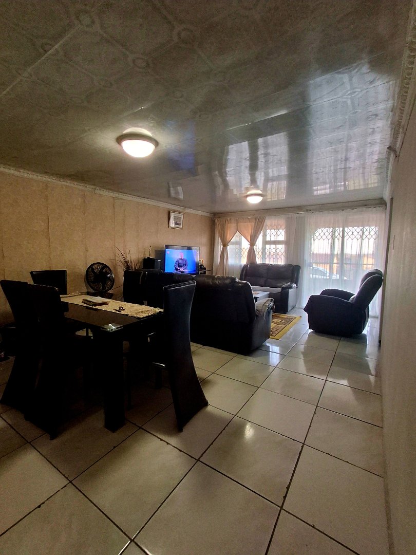 5 Bedroom Property for Sale in Mdantsane Eastern Cape